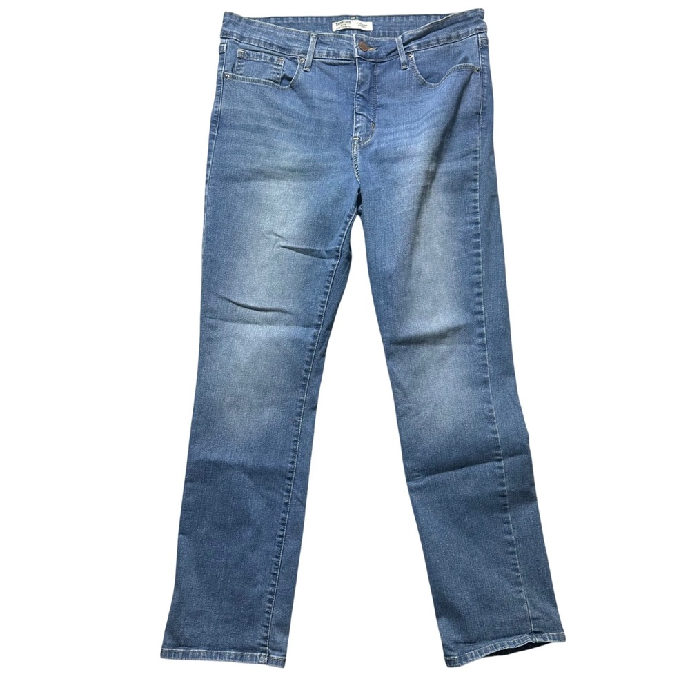 Levi Strauss & Co Totally Shaping Straight Leg Jeans Women's W32 L30 Medium Wash